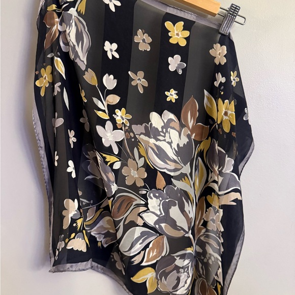 Jones New York 100% Silk Floral Square Scarf - Picture 1 of 3